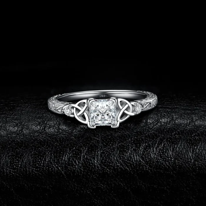 Vintage 925 Sterling Silver Celtic Promise Ring - Image 2